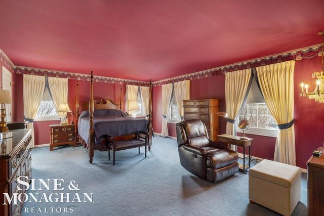 8 Lake Shore Lane, Grosse Pointe Shores, MI 48236