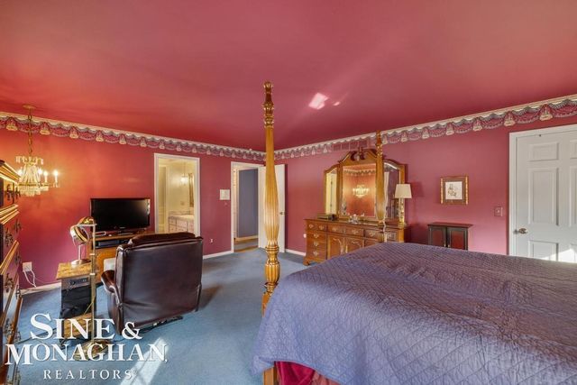 8 Lake Shore Lane, Grosse Pointe Shores, MI 48236