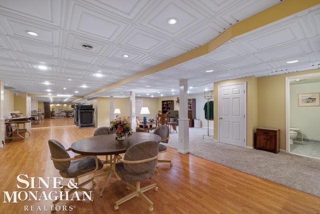 8 Lake Shore Lane, Grosse Pointe Shores, MI 48236