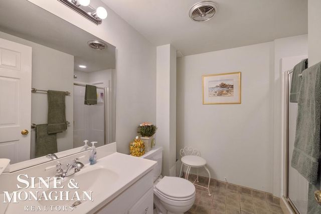 8 Lake Shore Lane, Grosse Pointe Shores, MI 48236