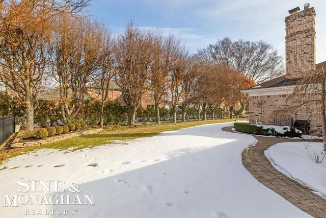 8 Lake Shore Lane, Grosse Pointe Shores, MI 48236