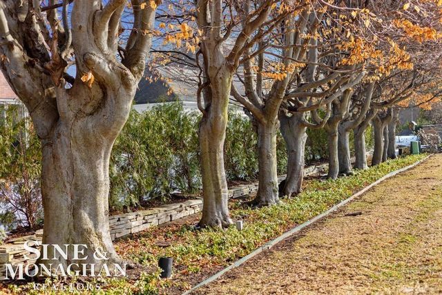 8 Lake Shore Lane, Grosse Pointe Shores, MI 48236