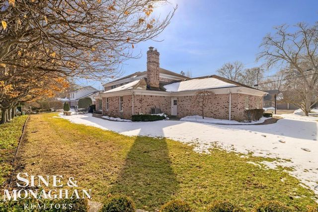 8 Lake Shore Lane, Grosse Pointe Shores, MI 48236