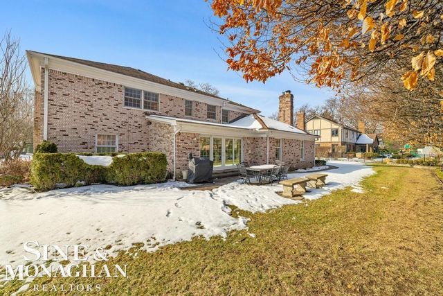 8 Lake Shore Lane, Grosse Pointe Shores, MI 48236