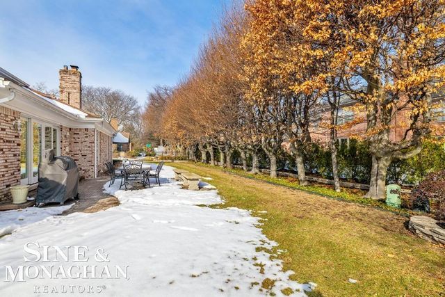 8 Lake Shore Lane, Grosse Pointe Shores, MI 48236