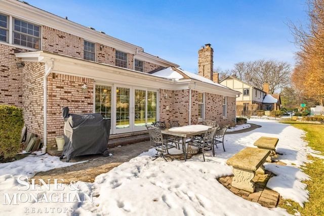 8 Lake Shore Lane, Grosse Pointe Shores, MI 48236