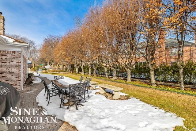 8 Lake Shore Lane, Grosse Pointe Shores, MI 48236