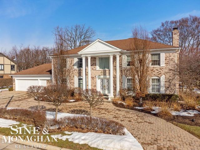 8 Lake Shore Lane, Grosse Pointe Shores, MI 48236