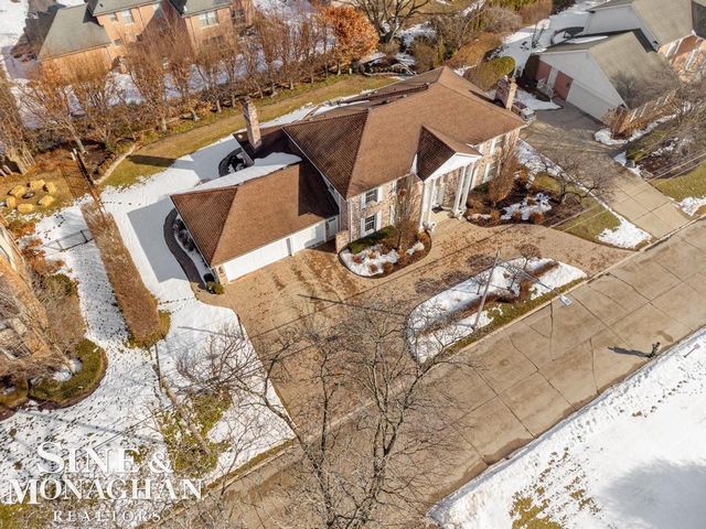 8 Lake Shore Lane, Grosse Pointe Shores, MI 48236