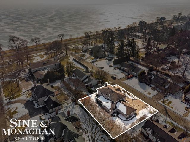 8 Lake Shore Lane, Grosse Pointe Shores, MI 48236