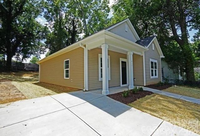 817 W Davidson Avenue, Gastonia, NC 28052