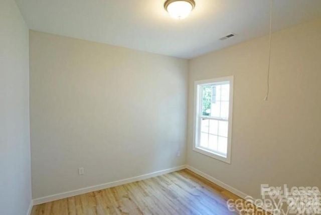 817 W Davidson Avenue, Gastonia, NC 28052