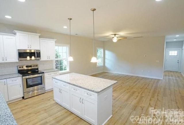817 W Davidson Avenue, Gastonia, NC 28052