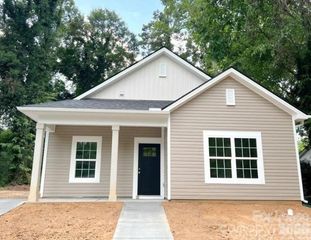817 W Davidson Avenue, Gastonia, NC 28052