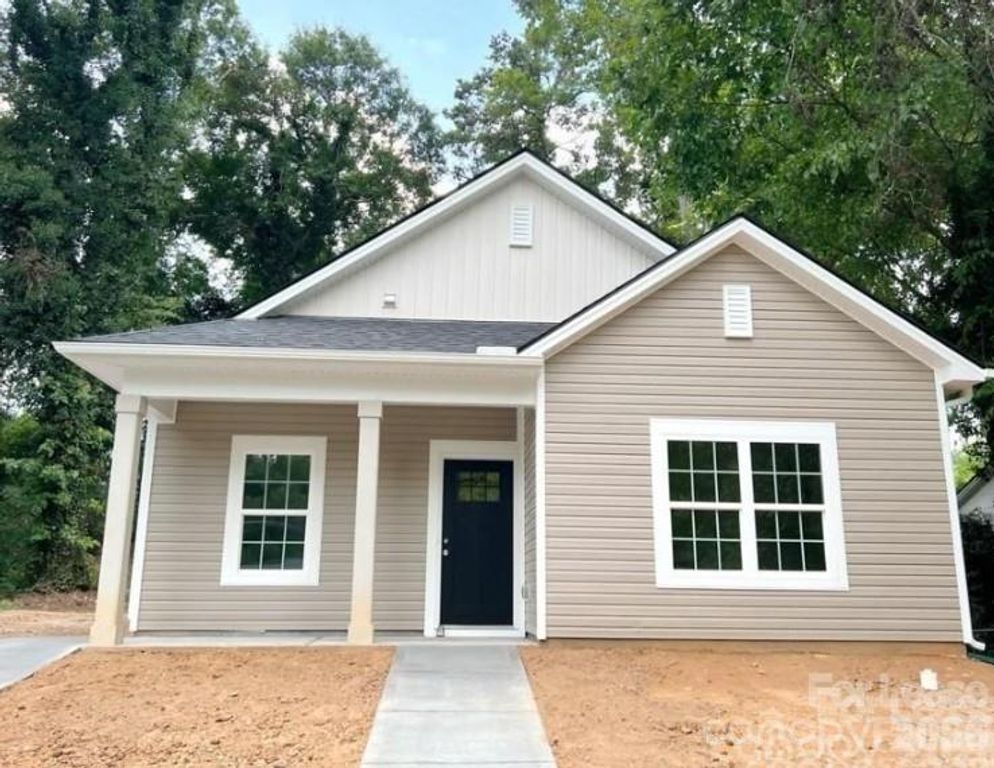 817 W Davidson Avenue, Gastonia, NC 28052
