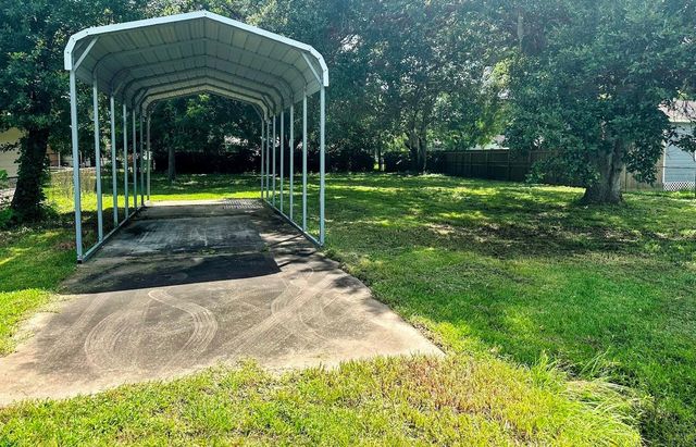 211 Hickory Street, Sweeny, TX 77480