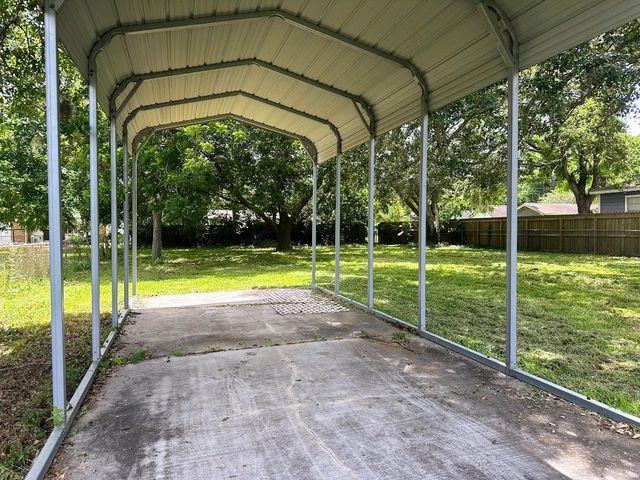 211 Hickory Street, Sweeny, TX 77480