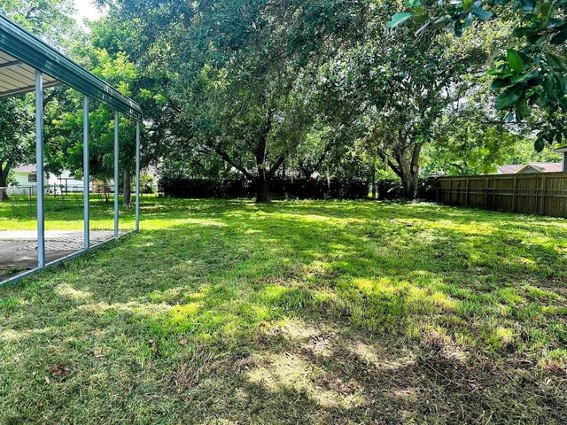 211 Hickory Street, Sweeny, TX 77480