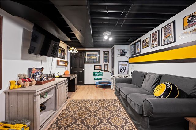 1218 Edgewood, W Leechburg, PA 15656