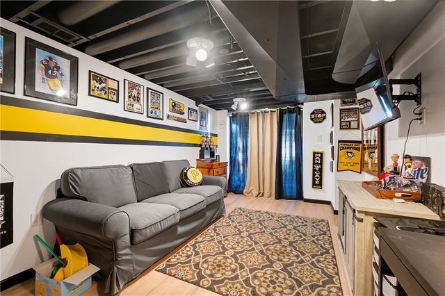 1218 Edgewood, W Leechburg, PA 15656