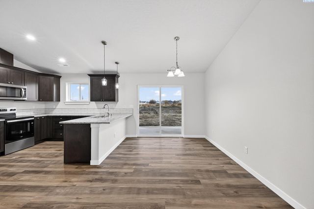 609 E Eureka Ave, Pasco, WA 99301