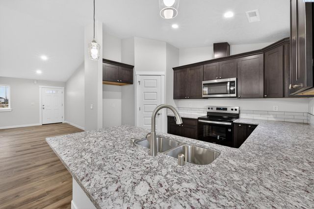 609 E Eureka Ave, Pasco, WA 99301