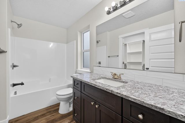 609 E Eureka Ave, Pasco, WA 99301