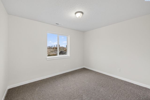 609 E Eureka Ave, Pasco, WA 99301