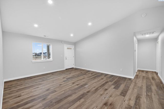 609 E Eureka Ave, Pasco, WA 99301