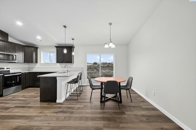 609 E Eureka Ave, Pasco, WA 99301