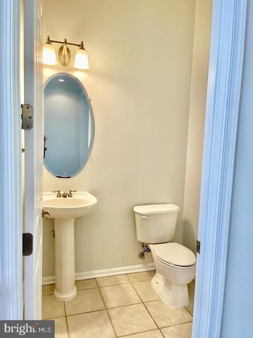 2405 CYPRESS GREEN LN, Herndon, VA 20171