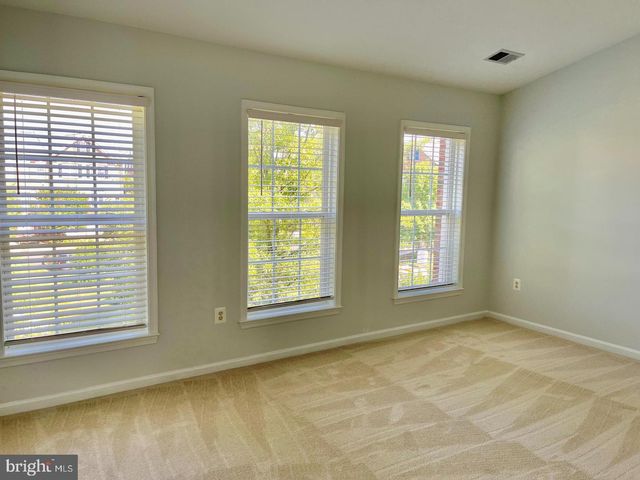 2405 CYPRESS GREEN LN, Herndon, VA 20171