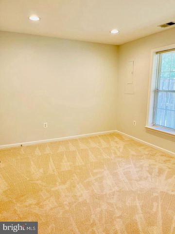 2405 CYPRESS GREEN LN, Herndon, VA 20171
