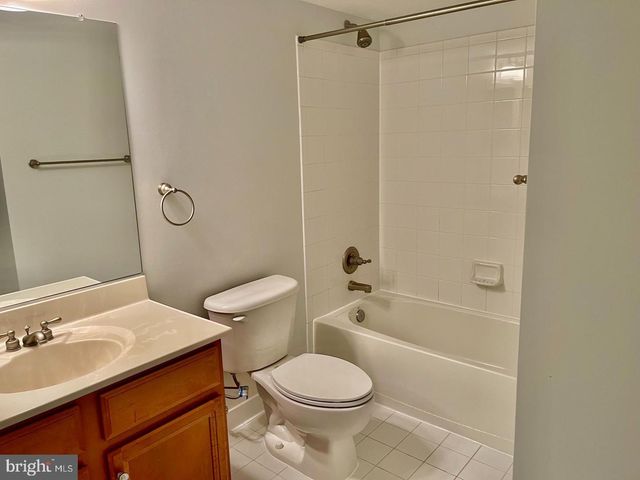 2405 CYPRESS GREEN LN, Herndon, VA 20171