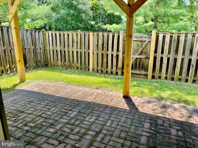 2405 CYPRESS GREEN LN, Herndon, VA 20171