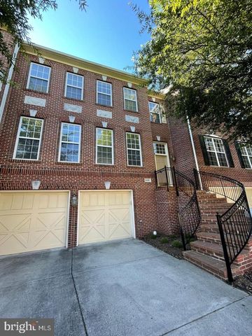 2405 CYPRESS GREEN LN, Herndon, VA 20171