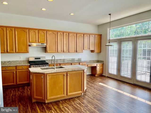 2405 CYPRESS GREEN LN, Herndon, VA 20171