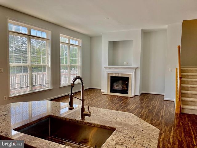 2405 CYPRESS GREEN LN, Herndon, VA 20171