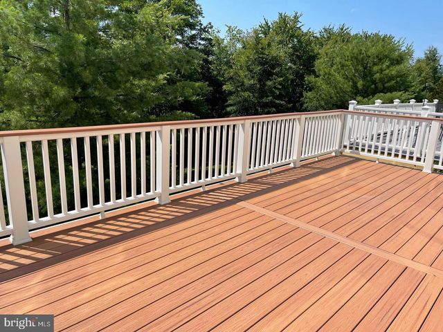 2405 CYPRESS GREEN LN, Herndon, VA 20171