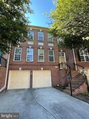 2405 CYPRESS GREEN LN, Herndon, VA 20171