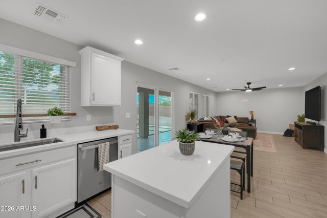 7965 S ABBEY Lane, Gilbert, AZ 85298