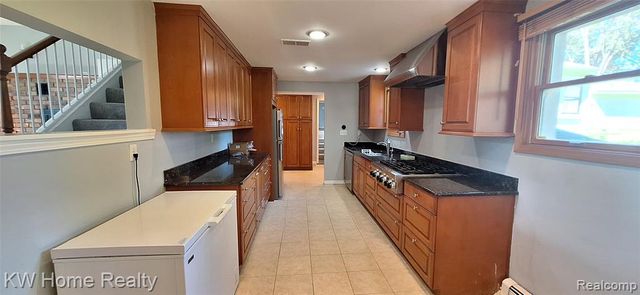 44050 Stassen Avenue, Novi, MI 48375