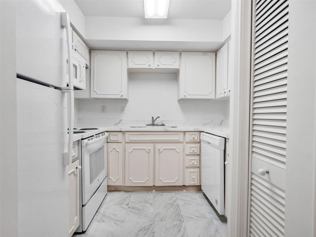 5050 Ambassador Way 218, Houston, TX 77056