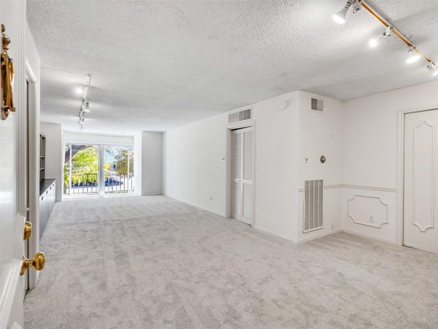 5050 Ambassador Way 218, Houston, TX 77056
