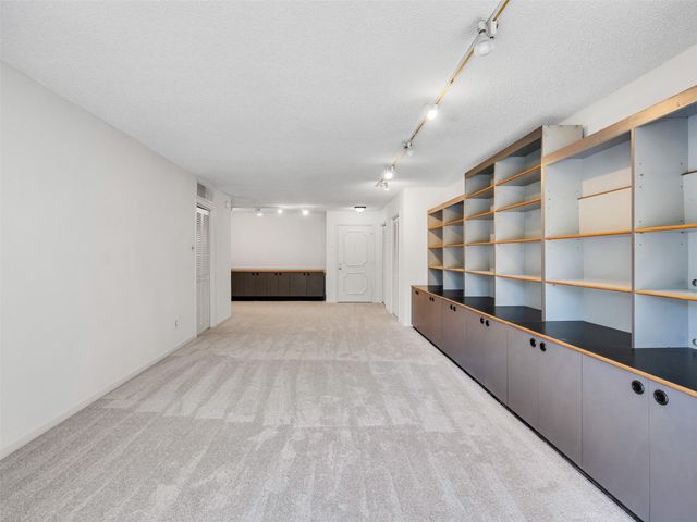 5050 Ambassador Way 218, Houston, TX 77056