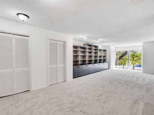 5050 Ambassador Way 218, Houston, TX 77056