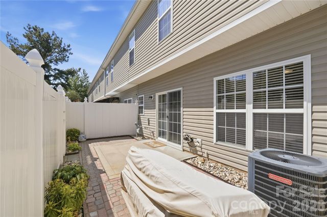 2718 Mill Valley Court, Charlotte, NC 28105