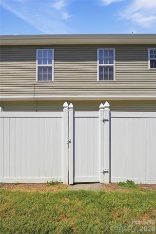 2718 Mill Valley Court, Charlotte, NC 28105