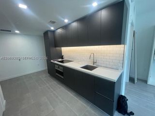 227 NE 2nd St 1613, Miami, FL 33132