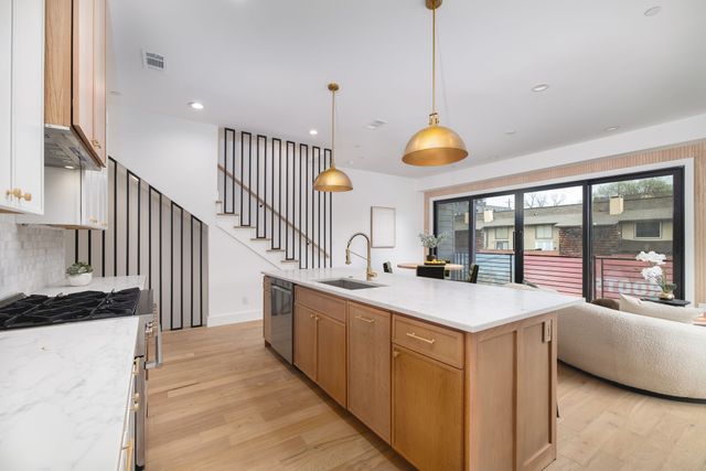 3053 Wycliff Avenue 202, Dallas, TX 75219